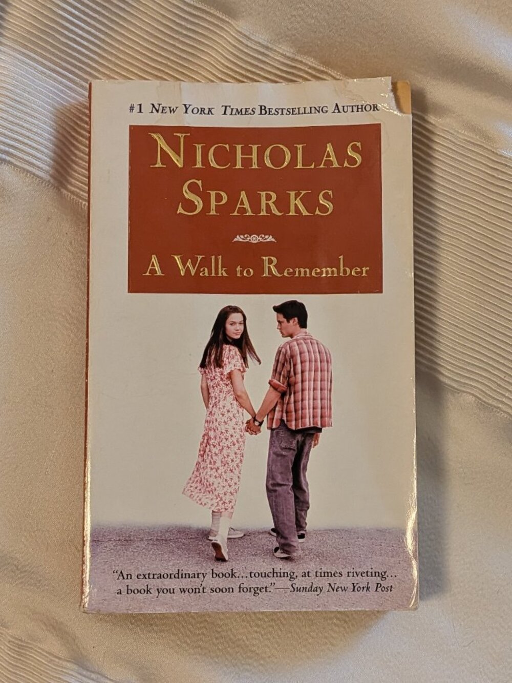 A Walk to Remember by Nicholas Sparks, Paperback Book
